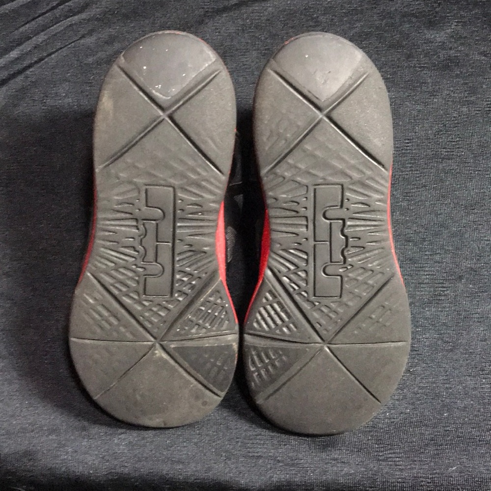 Nike Lebron X Kids sz 1 Y Bred Playground Beaters - Picture 5 of 7